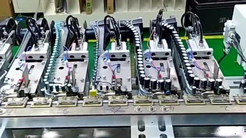 电路板是怎么打上去这些零件的,全自动机械的加工效率很快,节省了劳动力